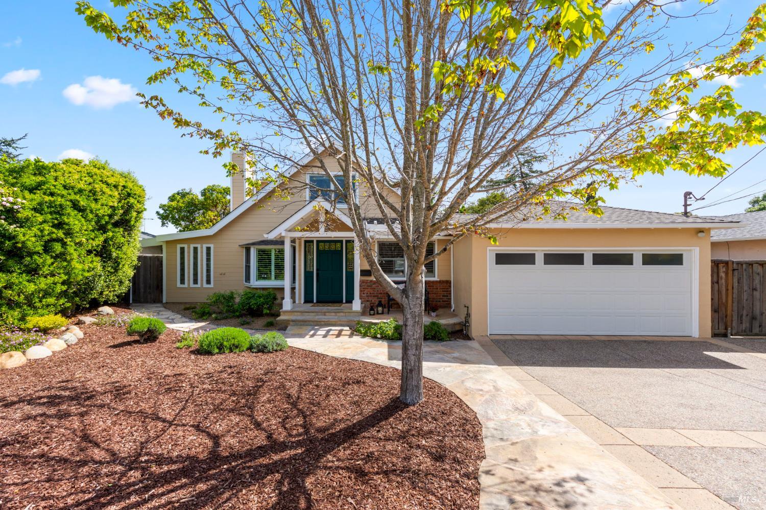 Detail Gallery Image 2 of 93 For 184 Cobblestone Dr, San Rafael,  CA 94903 - 4 Beds | 2 Baths