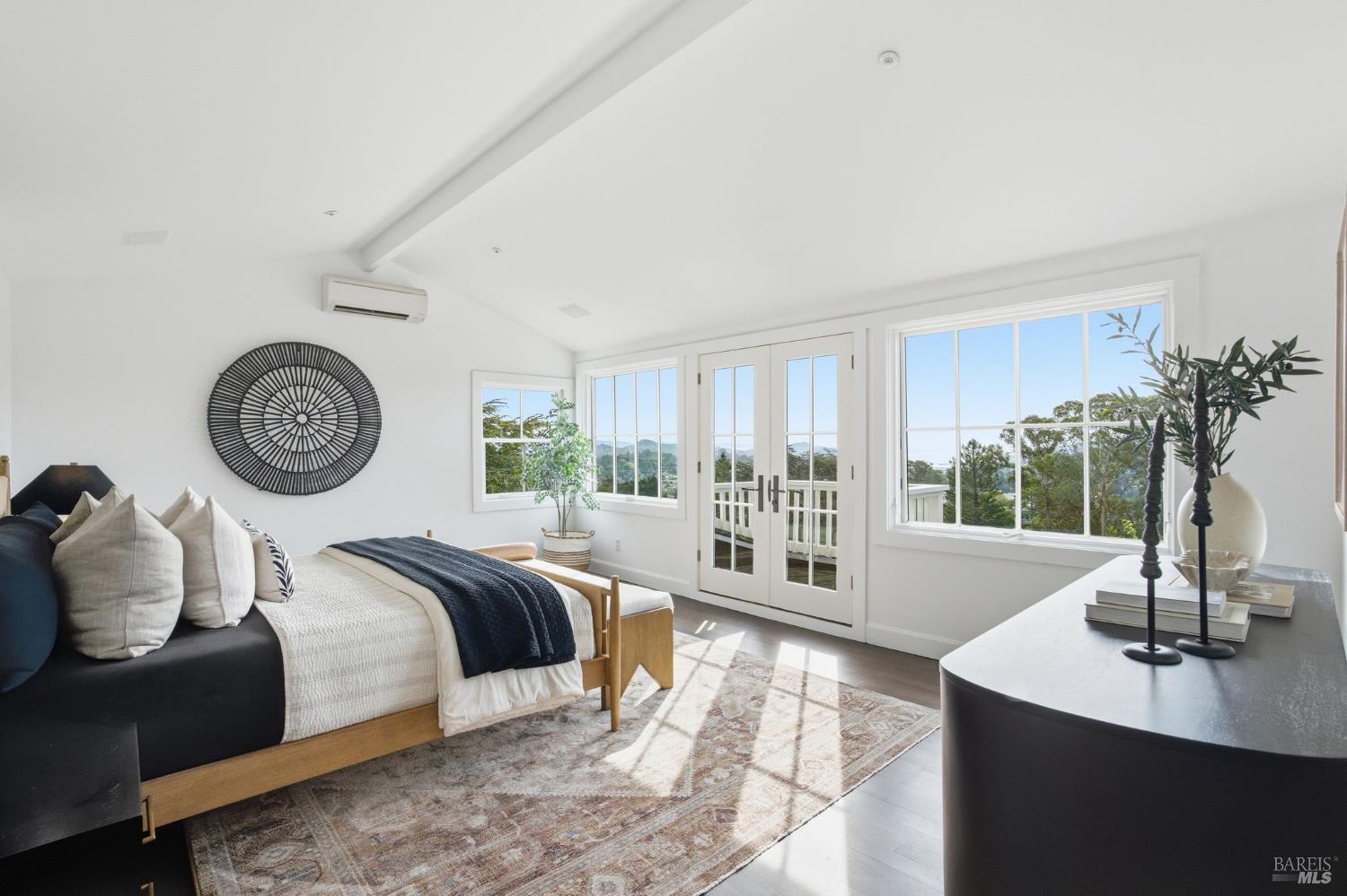 Detail Gallery Image 31 of 75 For 32 Edgewood Ave, Mill Valley,  CA 94941 - 4 Beds | 3 Baths