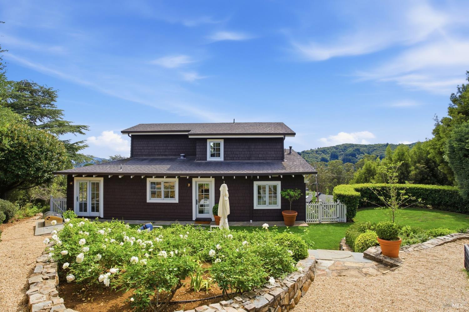 Detail Gallery Image 25 of 75 For 32 Edgewood Ave, Mill Valley,  CA 94941 - 4 Beds | 3 Baths