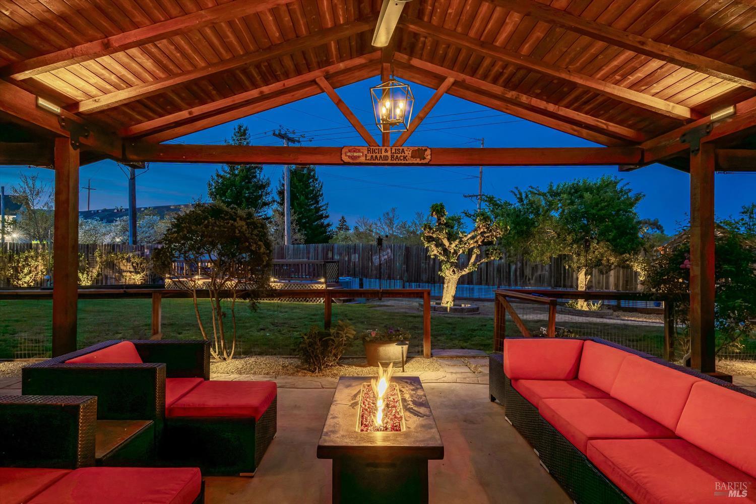 Detail Gallery Image 11 of 84 For 353 Patrick Ln, Windsor,  CA 95492 - 4 Beds | 3 Baths