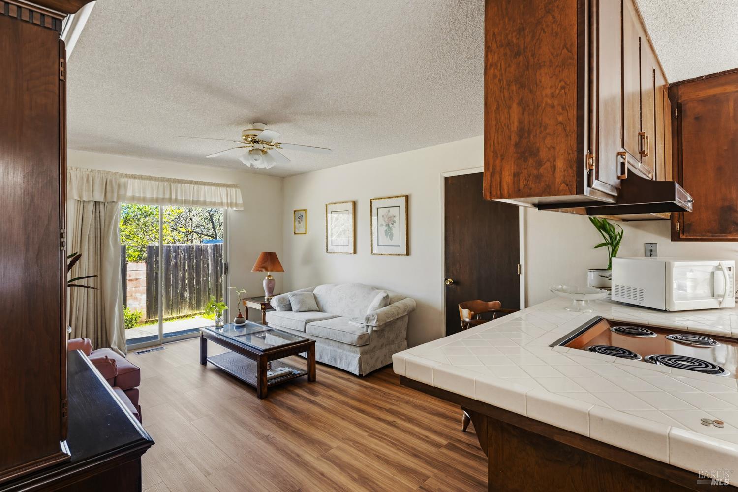 Detail Gallery Image 8 of 22 For 155 Foothill Ct, Ukiah,  CA 95482 - 3 Beds | 2 Baths