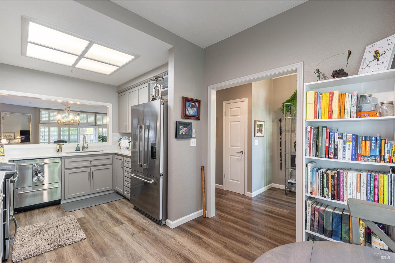 Detail Gallery Image 6 of 26 For 100 Valley Club Cir, Napa,  CA 94558 - 2 Beds | 2/1 Baths