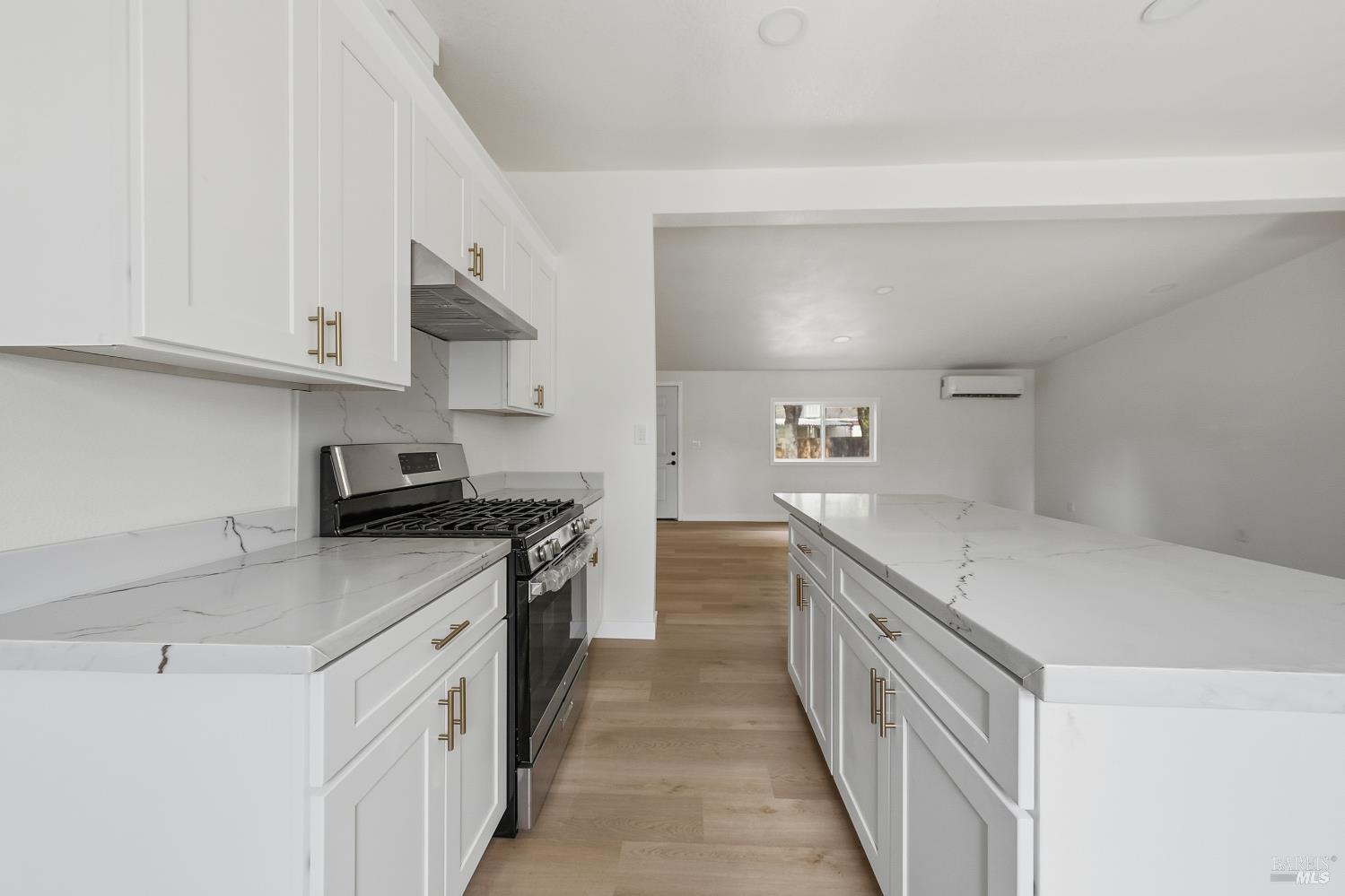 Detail Gallery Image 9 of 49 For 2796 8th St, Clearlake,  CA 95422 - 3 Beds | 2 Baths