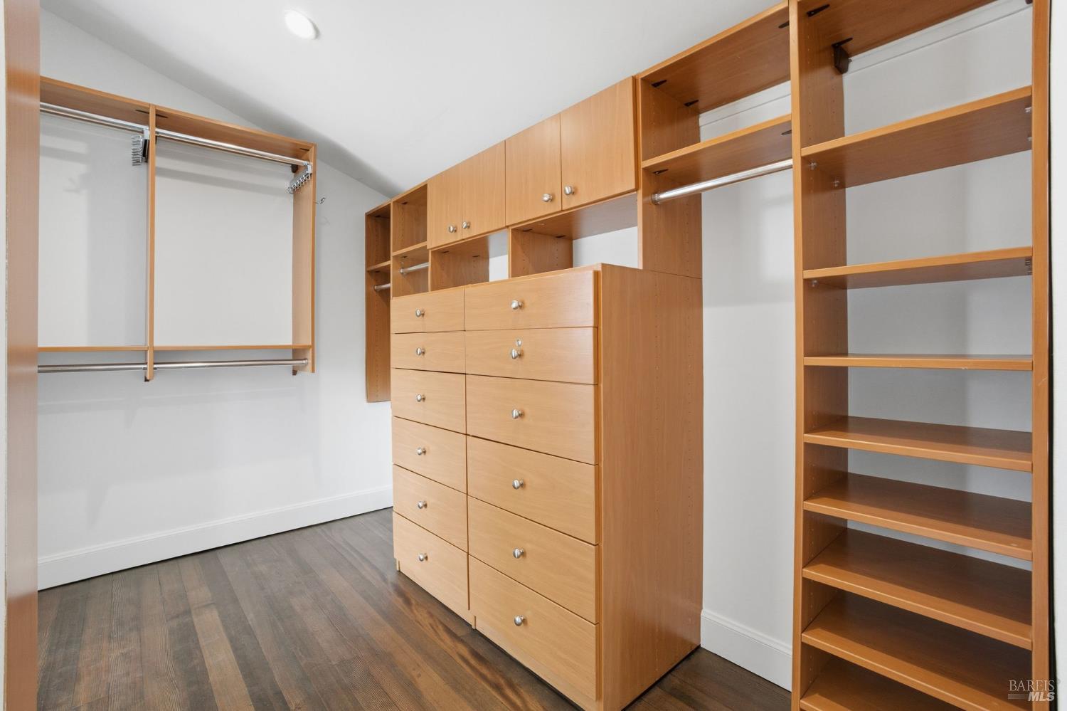 Detail Gallery Image 37 of 75 For 32 Edgewood Ave, Mill Valley,  CA 94941 - 4 Beds | 3 Baths