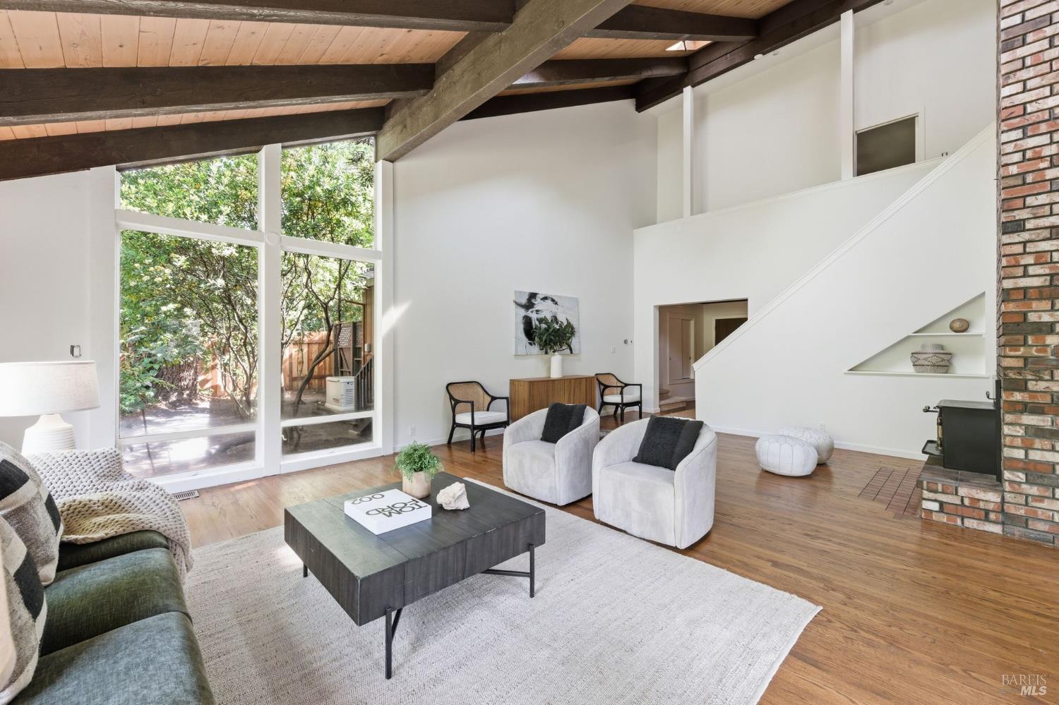 Detail Gallery Image 9 of 41 For 1517 Manzanita Ave, Santa Rosa,  CA 95404 - 4 Beds | 3 Baths