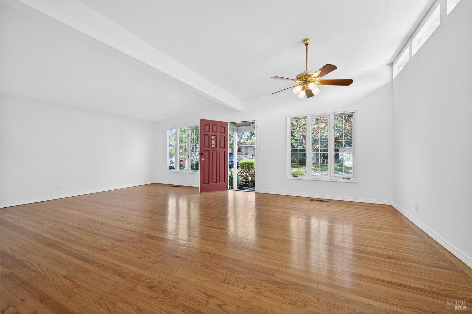 Detail Gallery Image 4 of 48 For 333 Bergwall Way, Vallejo,  CA 94591 - 3 Beds | 2 Baths