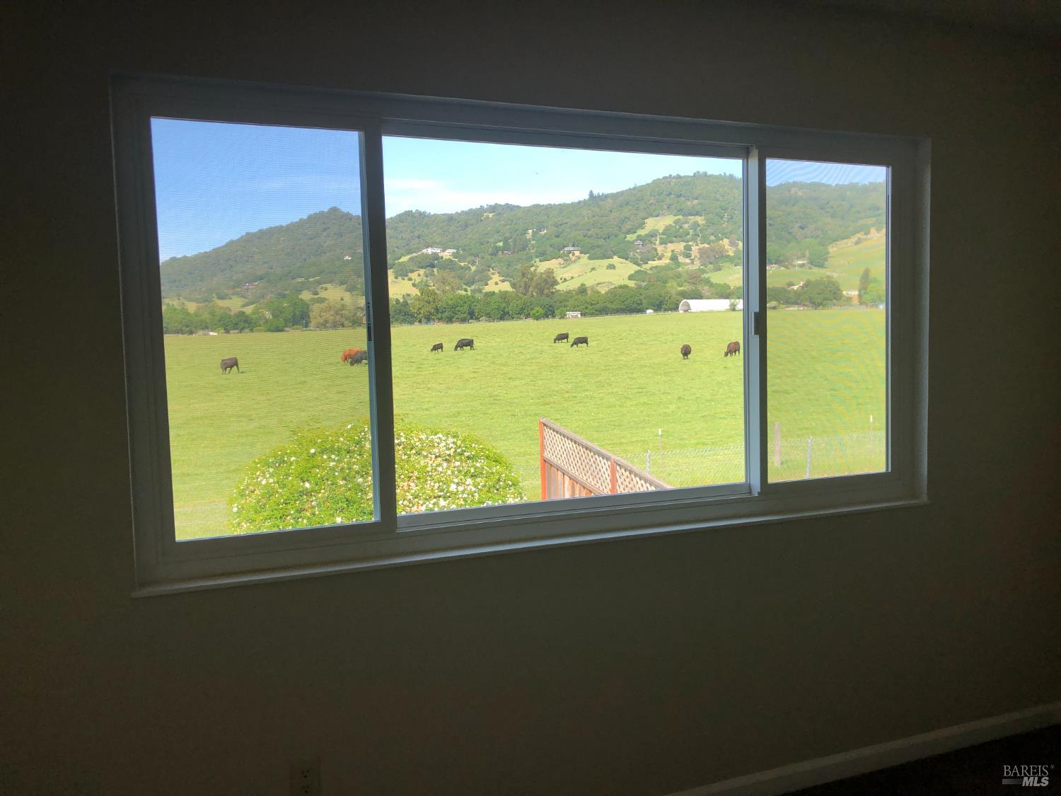 Detail Gallery Image 22 of 24 For 1508 Gladstone Way, Rohnert Park,  CA 94928 - 4 Beds | 2 Baths