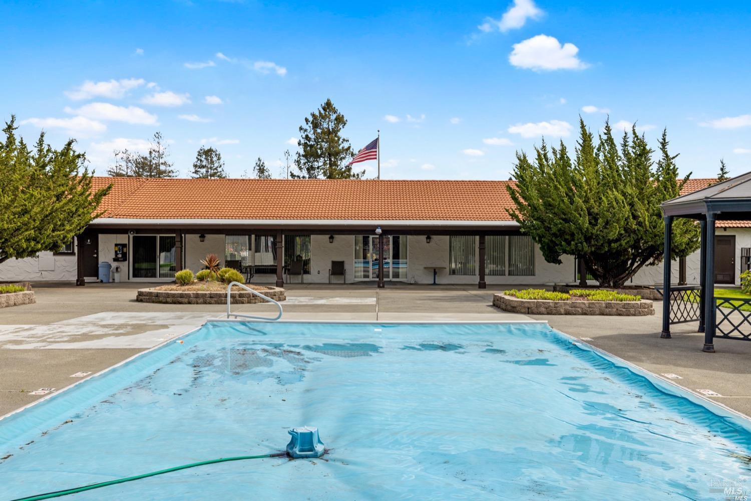 Detail Gallery Image 9 of 17 For 175 Westgate Cir, Santa Rosa,  CA 95401 - 2 Beds | 2 Baths