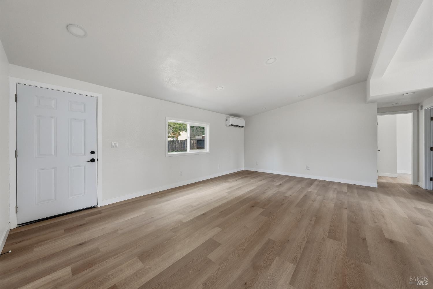 Detail Gallery Image 4 of 49 For 2796 8th St, Clearlake,  CA 95422 - 3 Beds | 2 Baths