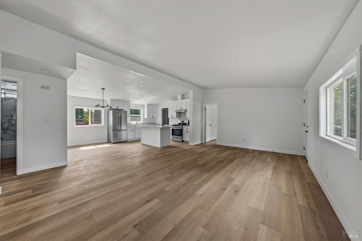 Detail Gallery Image 5 of 49 For 2796 8th St, Clearlake,  CA 95422 - 3 Beds | 2 Baths