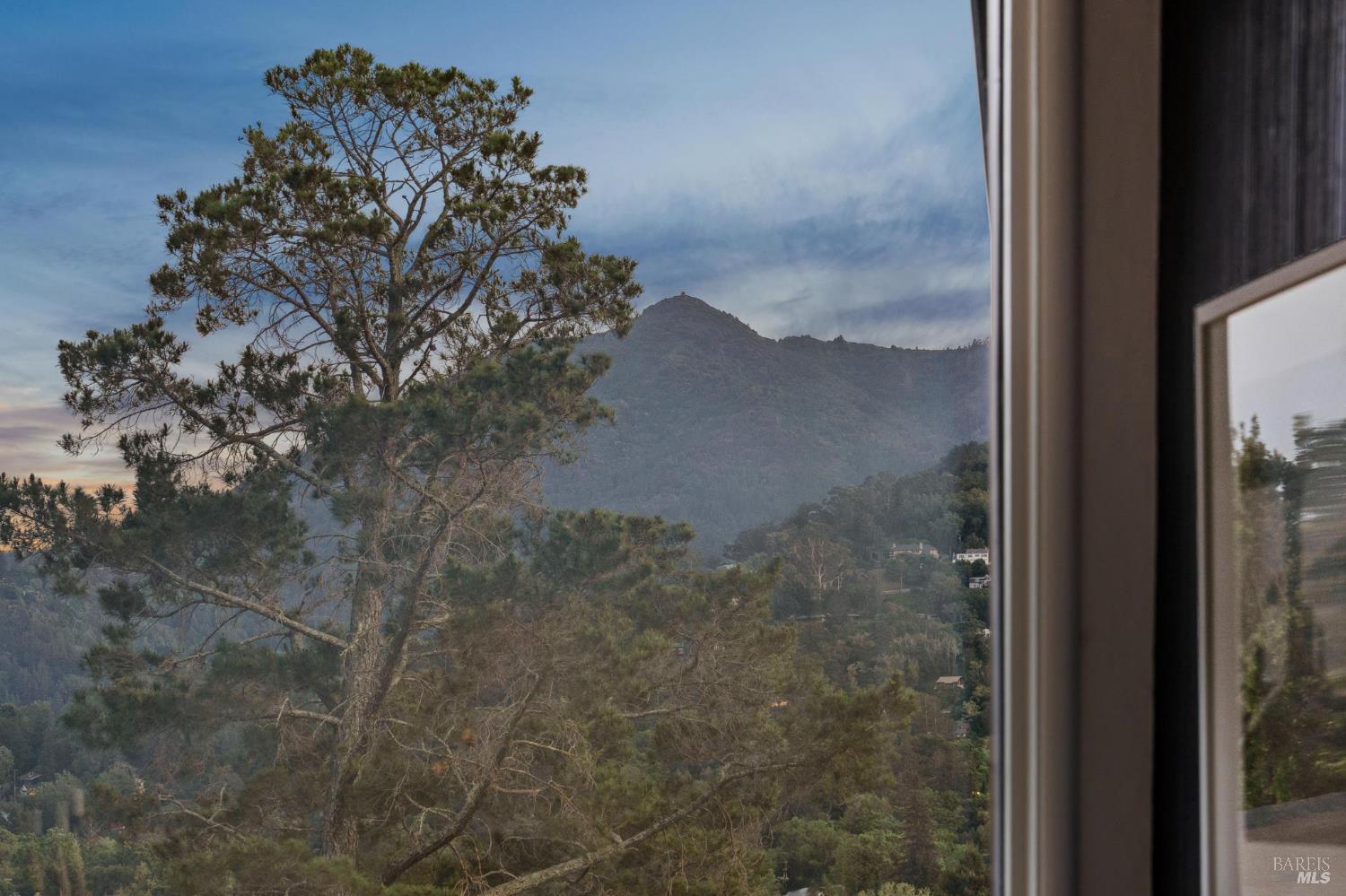 Detail Gallery Image 47 of 52 For 95 Ridge Rd, San Anselmo,  CA 94960 - 2 Beds | 1/1 Baths