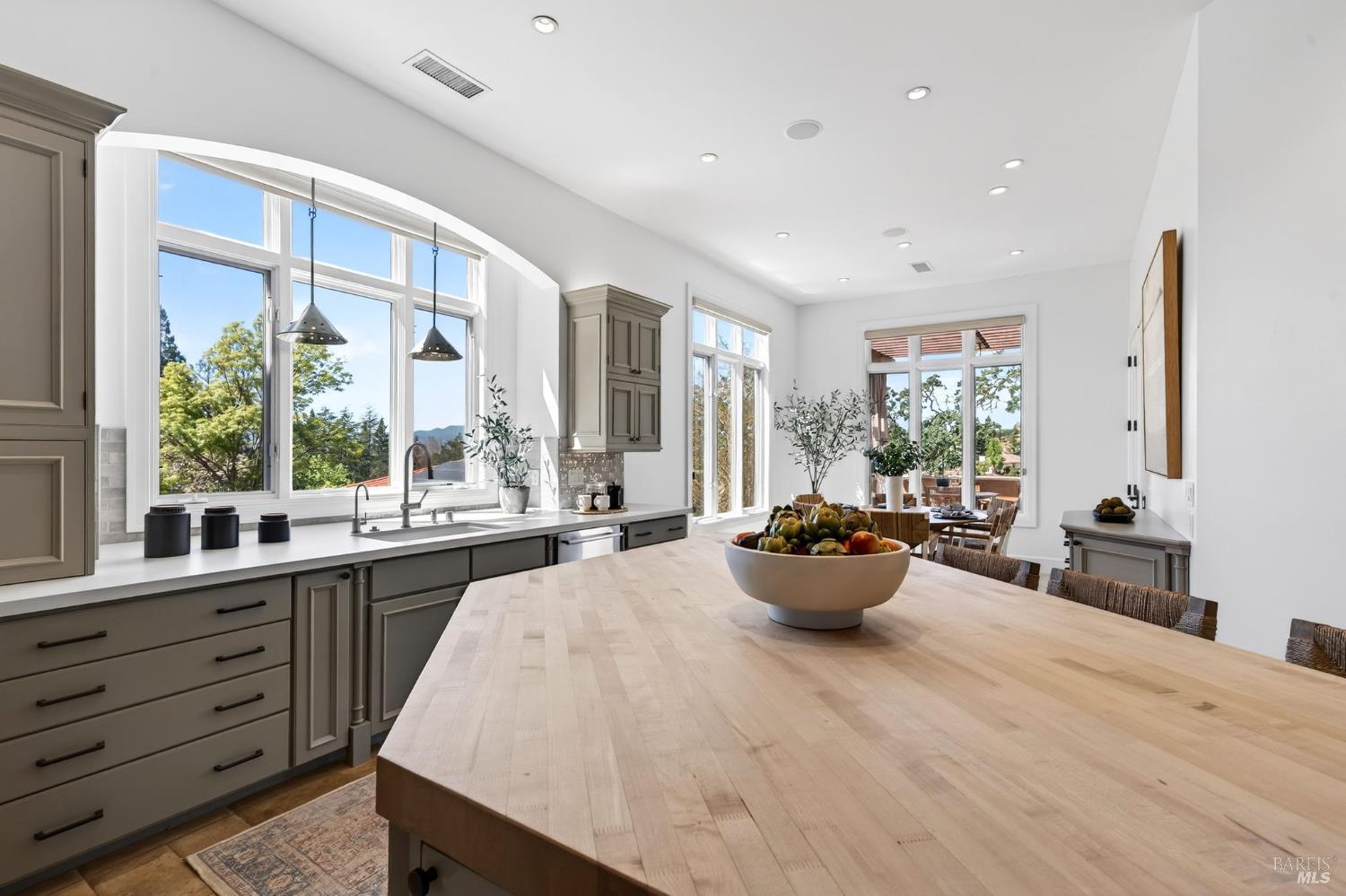 Detail Gallery Image 6 of 76 For 418 Saint Andrews Dr, Napa,  CA 94558 - 5 Beds | 4/2 Baths