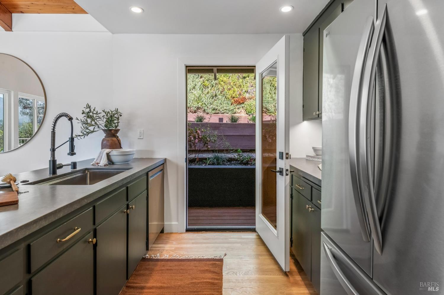 Detail Gallery Image 24 of 61 For 120 E Manor Dr, Mill Valley,  CA 94941 - 3 Beds | 3 Baths