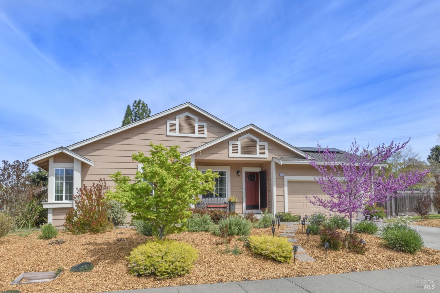 Detail Gallery Image 2 of 33 For 1702 Northstar Dr, Petaluma,  CA 94954 - 3 Beds | 2 Baths