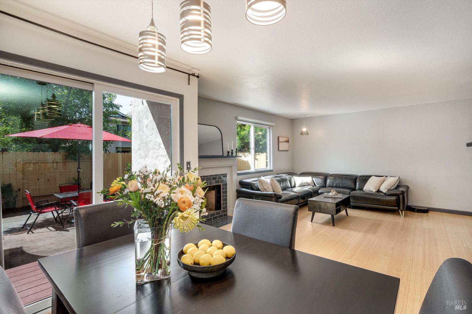 Detail Gallery Image 11 of 41 For 30 Fredrick Dr, Rohnert Park,  CA 94928 - 3 Beds | 2/1 Baths