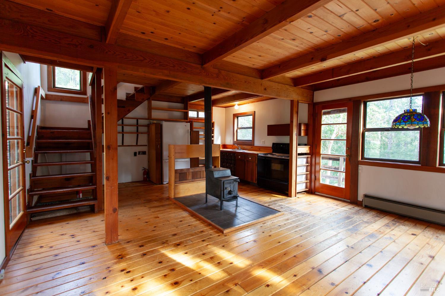 Detail Gallery Image 4 of 9 For 1583 Crawford Dr, Willits,  CA 95490 - 1 Beds | 1 Baths