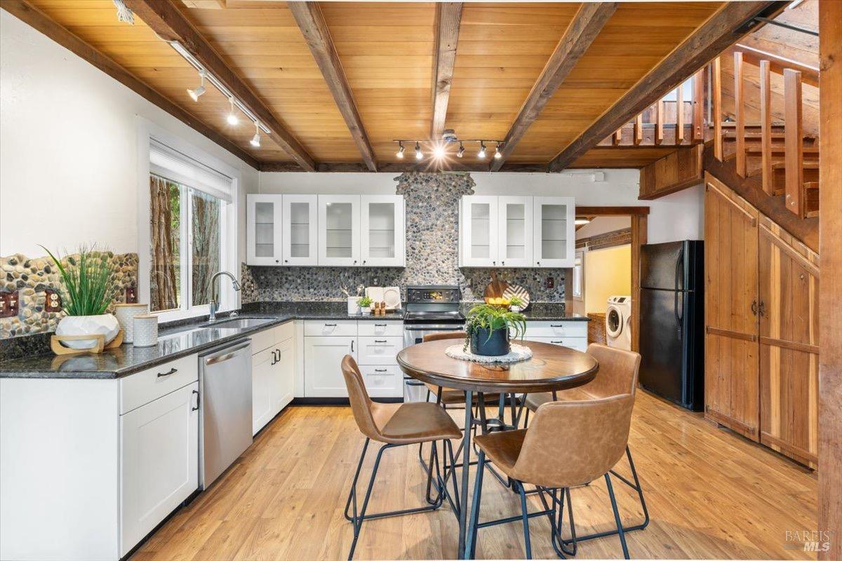 Detail Gallery Image 55 of 72 For 12076 Cloud Ridge Rd, Healdsburg,  CA 95448 - 6 Beds | 4 Baths