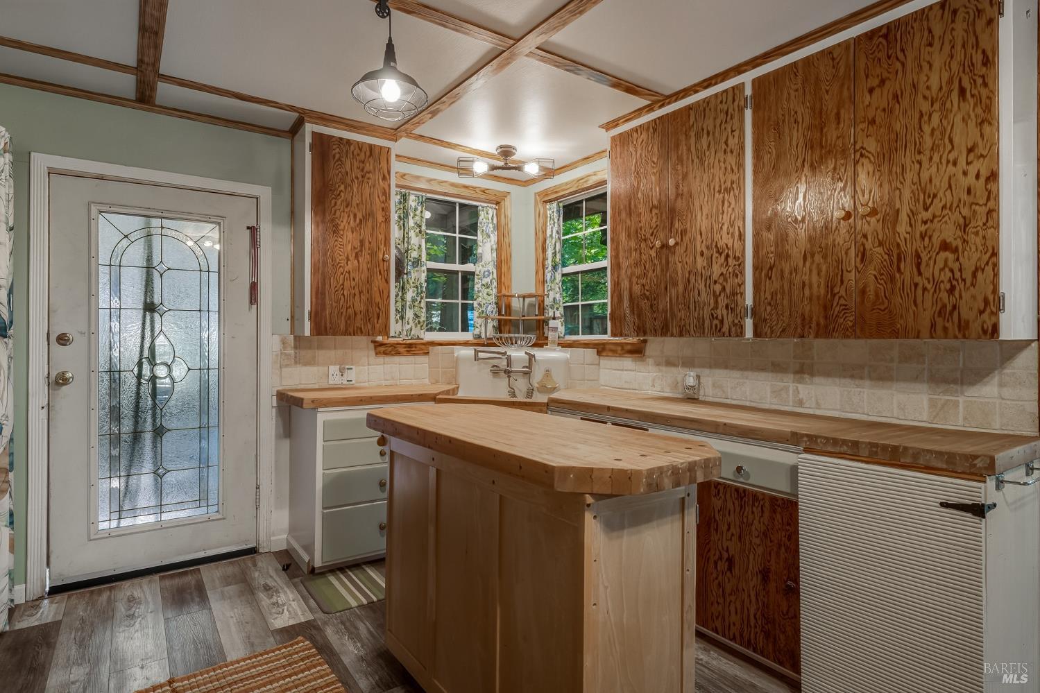 Detail Gallery Image 8 of 47 For 16179 Madrone Blvd, Cobb,  CA 95426 - 1 Beds | 1 Baths