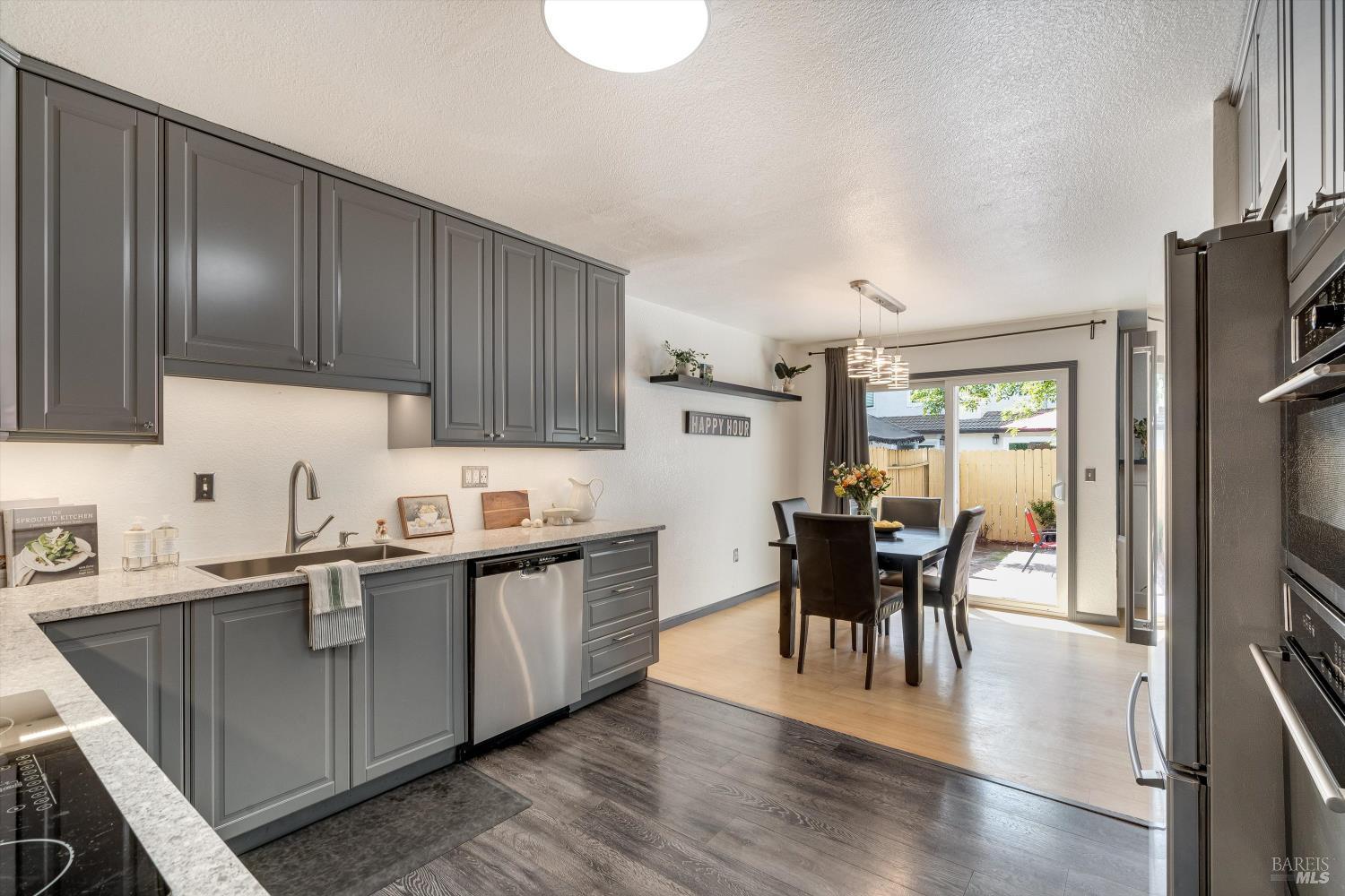 Detail Gallery Image 16 of 41 For 30 Fredrick Dr, Rohnert Park,  CA 94928 - 3 Beds | 2/1 Baths