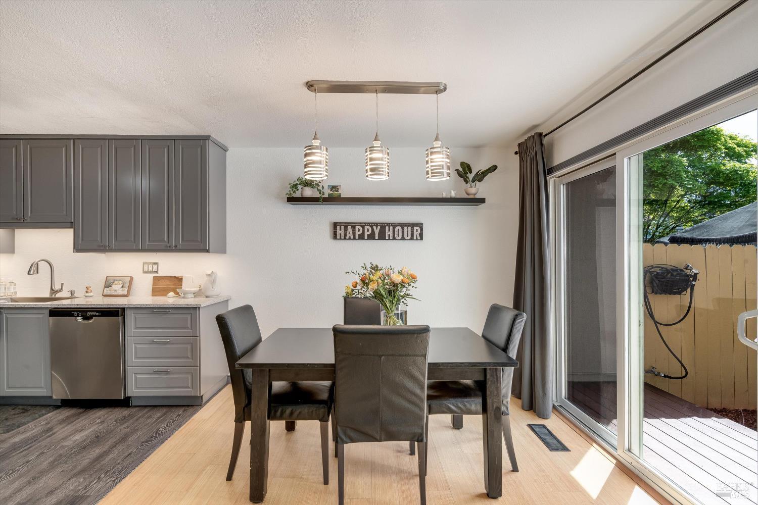 Detail Gallery Image 12 of 41 For 30 Fredrick Dr, Rohnert Park,  CA 94928 - 3 Beds | 2/1 Baths