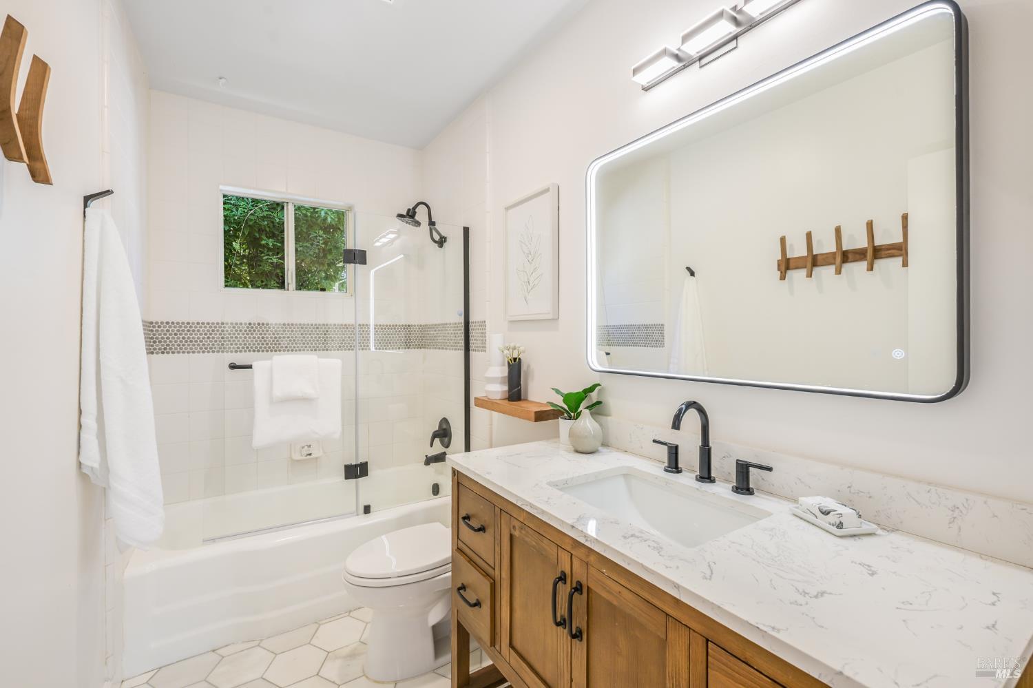 Detail Gallery Image 23 of 48 For 115 Myrtle Ave, San Rafael,  CA 94901 - 3 Beds | 2 Baths