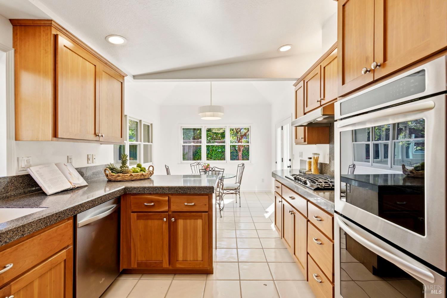 Detail Gallery Image 19 of 93 For 184 Cobblestone Dr, San Rafael,  CA 94903 - 4 Beds | 2 Baths