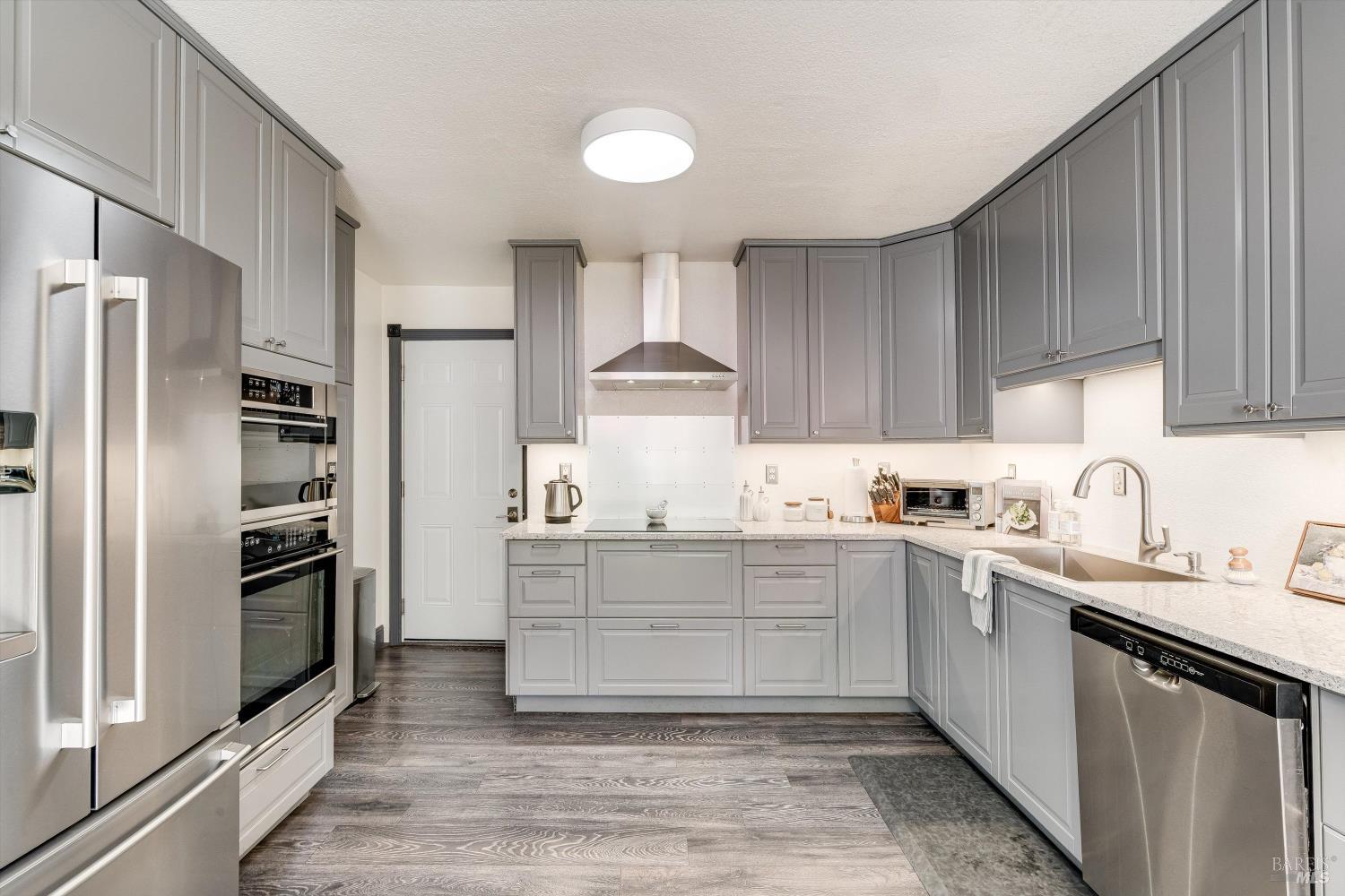 Detail Gallery Image 17 of 41 For 30 Fredrick Dr, Rohnert Park,  CA 94928 - 3 Beds | 2/1 Baths