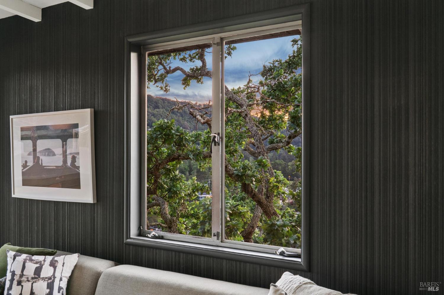 Detail Gallery Image 45 of 52 For 95 Ridge Rd, San Anselmo,  CA 94960 - 2 Beds | 1/1 Baths