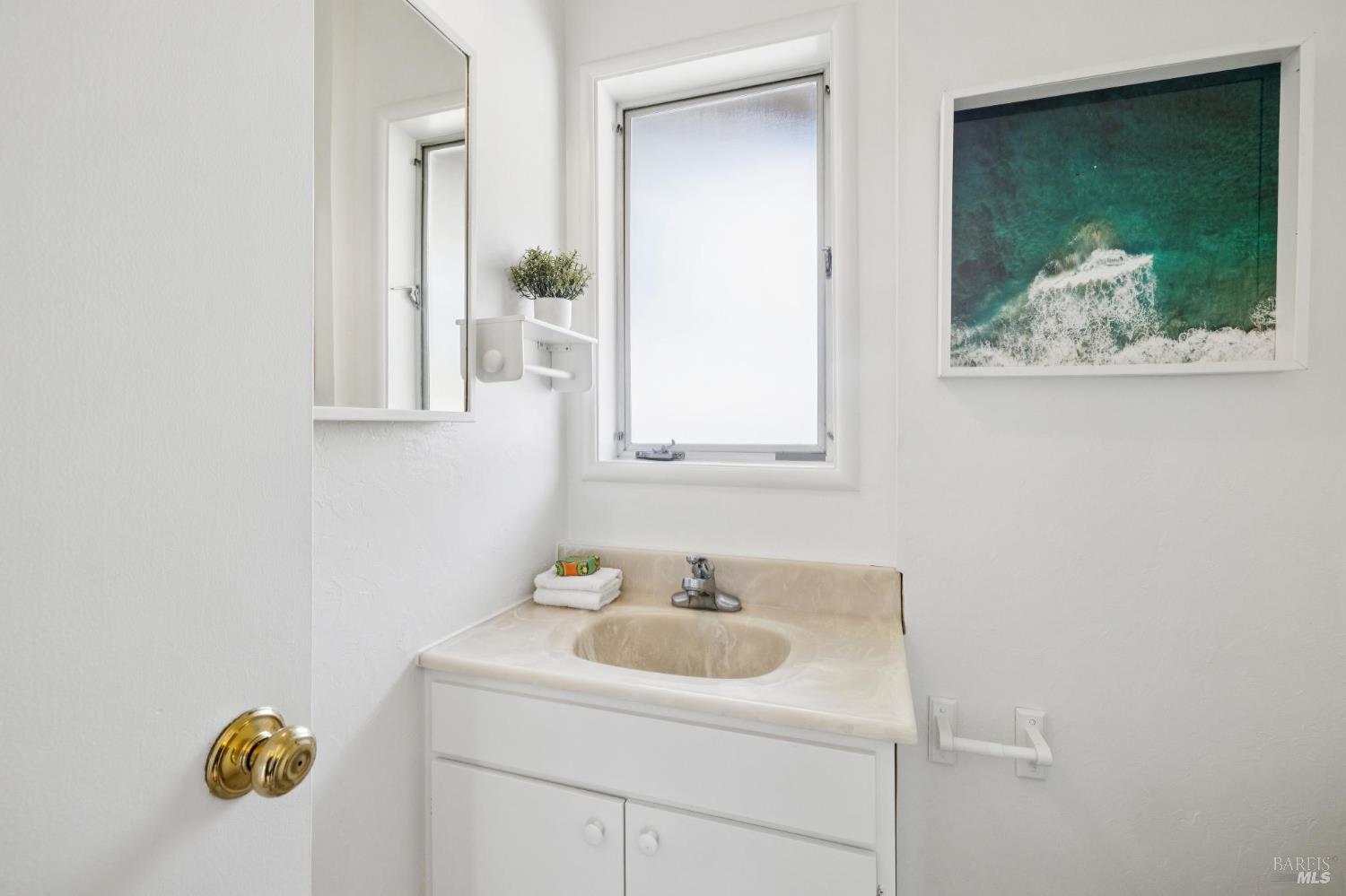 Detail Gallery Image 23 of 52 For 95 Ridge Rd, San Anselmo,  CA 94960 - 2 Beds | 1/1 Baths