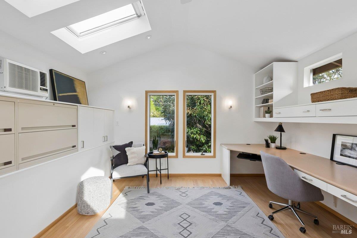 Detail Gallery Image 31 of 76 For 42 Underhill Rd, Mill Valley,  CA 94941 - 3 Beds | 2/1 Baths