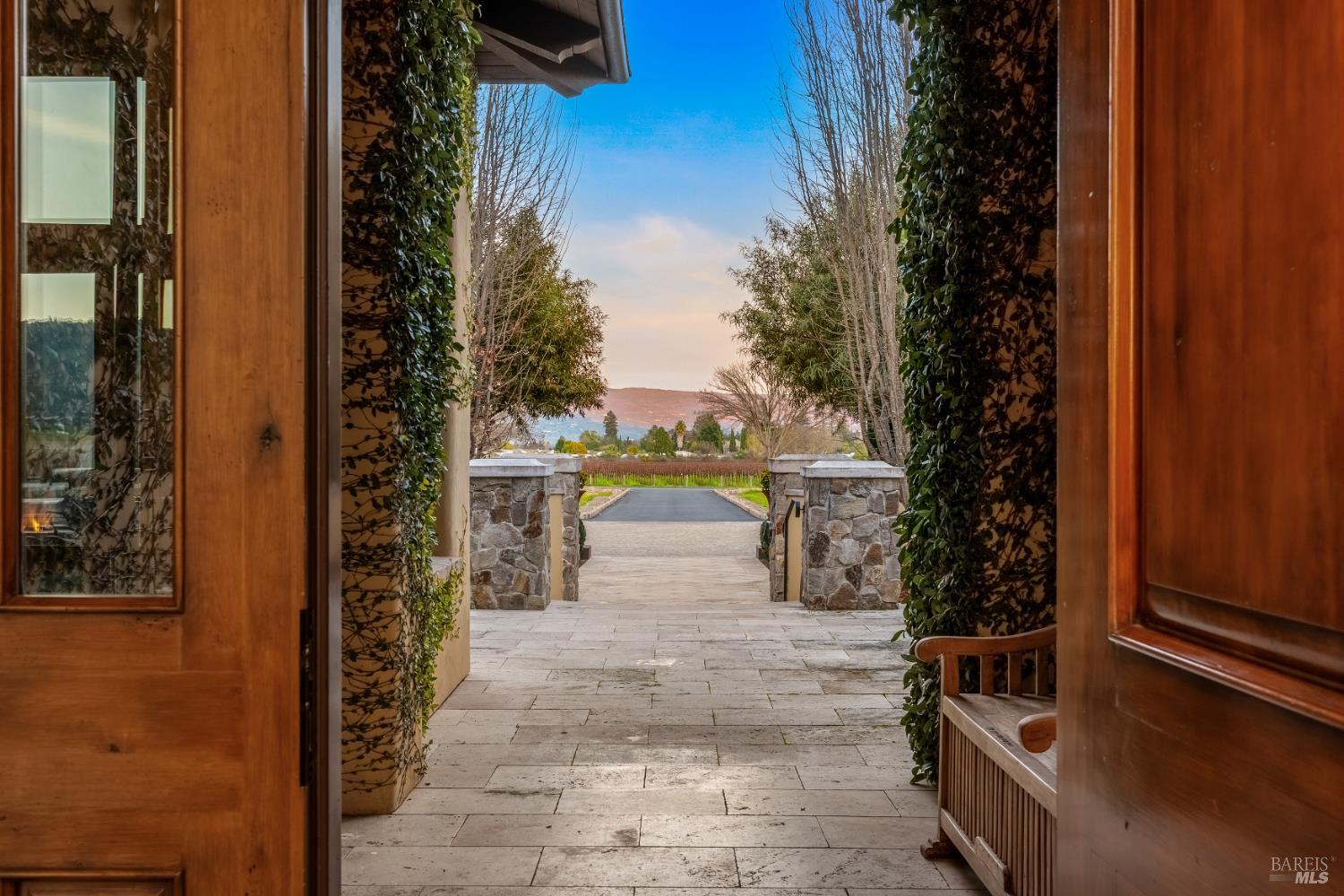 Detail Gallery Image 8 of 74 For 21 Vista Ranch Rd, Napa,  CA 94558 - 4 Beds | 4/1 Baths