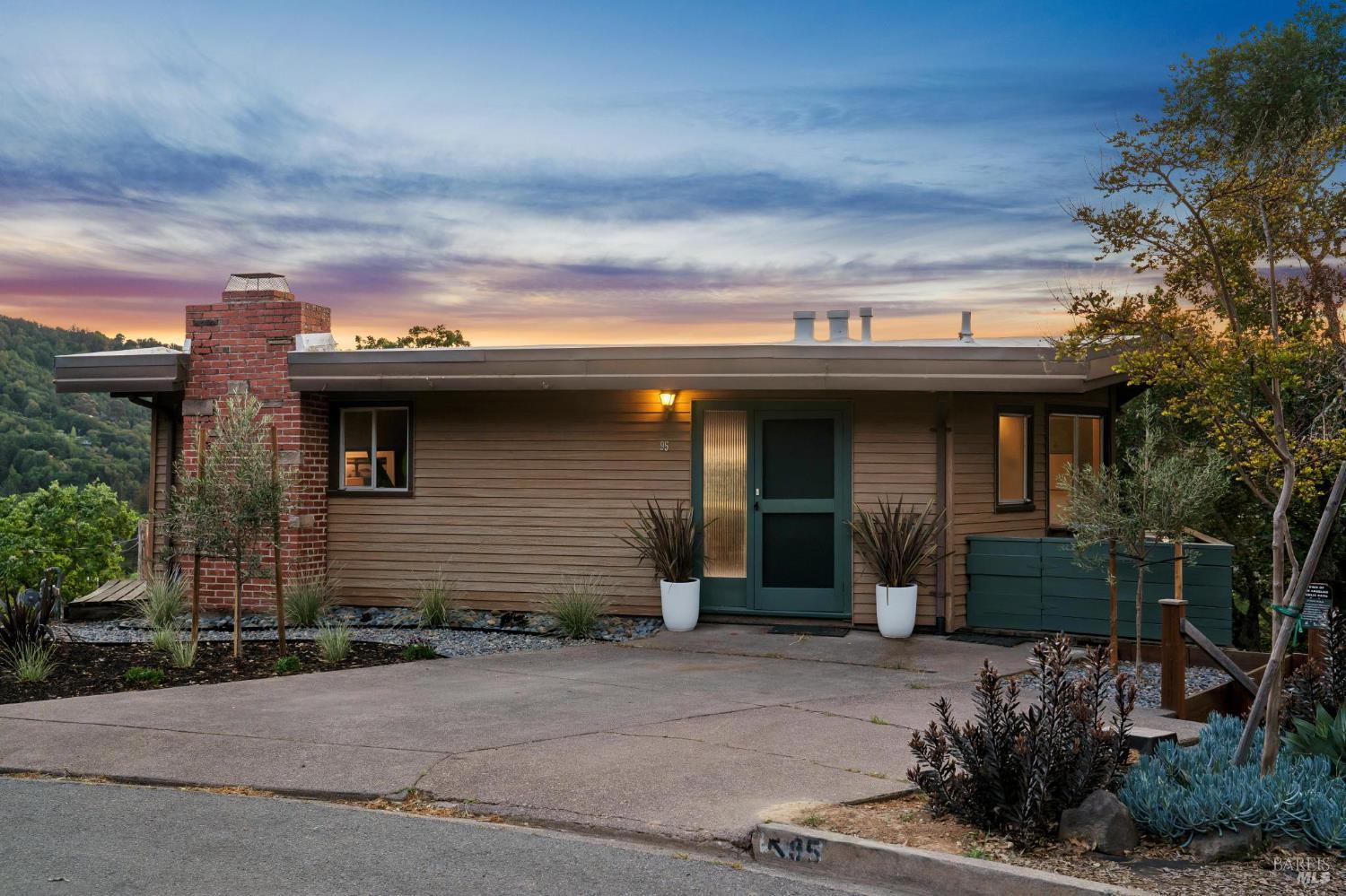 Detail Gallery Image 41 of 52 For 95 Ridge Rd, San Anselmo,  CA 94960 - 2 Beds | 1/1 Baths