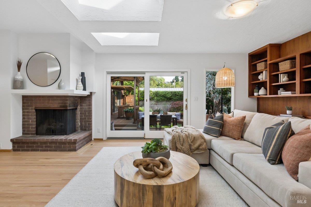 Detail Gallery Image 29 of 76 For 42 Underhill Rd, Mill Valley,  CA 94941 - 3 Beds | 2/1 Baths