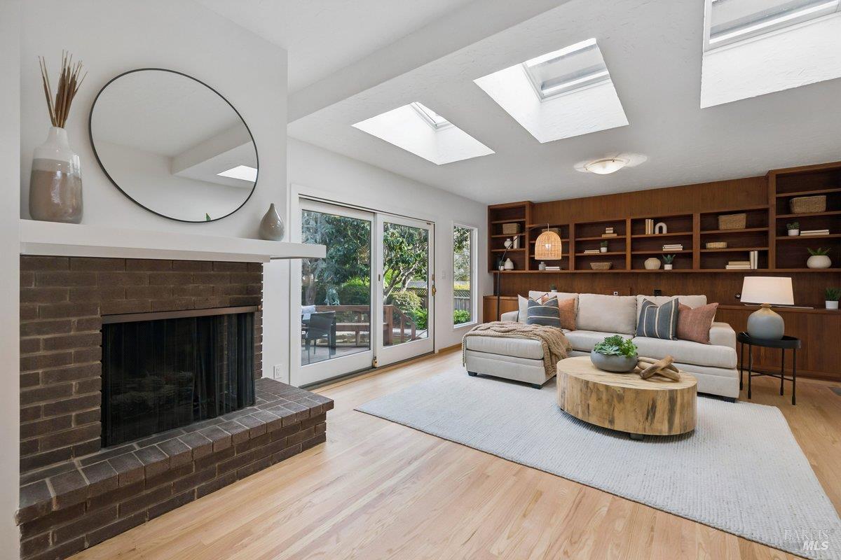 Detail Gallery Image 26 of 76 For 42 Underhill Rd, Mill Valley,  CA 94941 - 3 Beds | 2/1 Baths