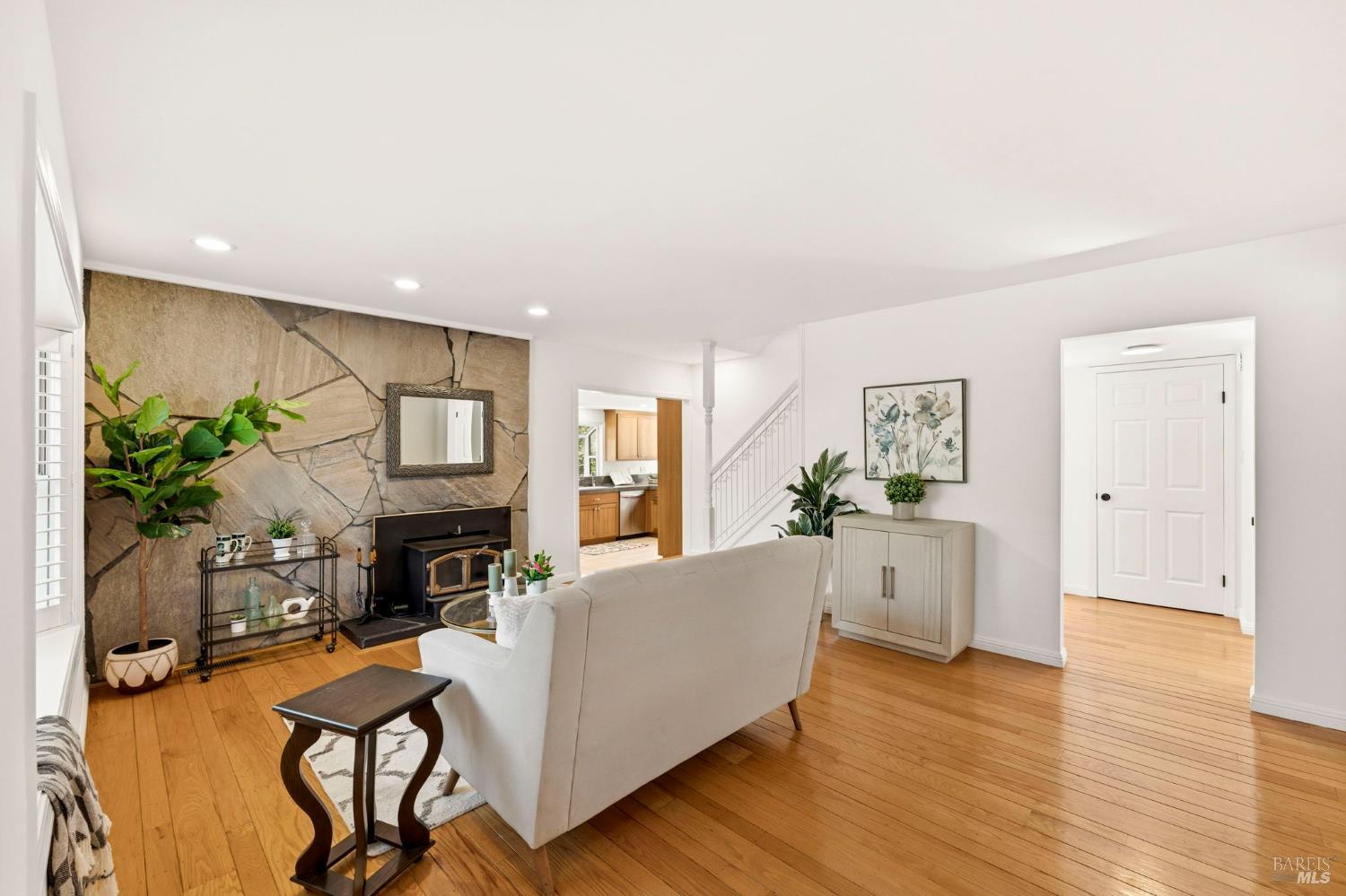 Detail Gallery Image 11 of 93 For 184 Cobblestone Dr, San Rafael,  CA 94903 - 4 Beds | 2 Baths