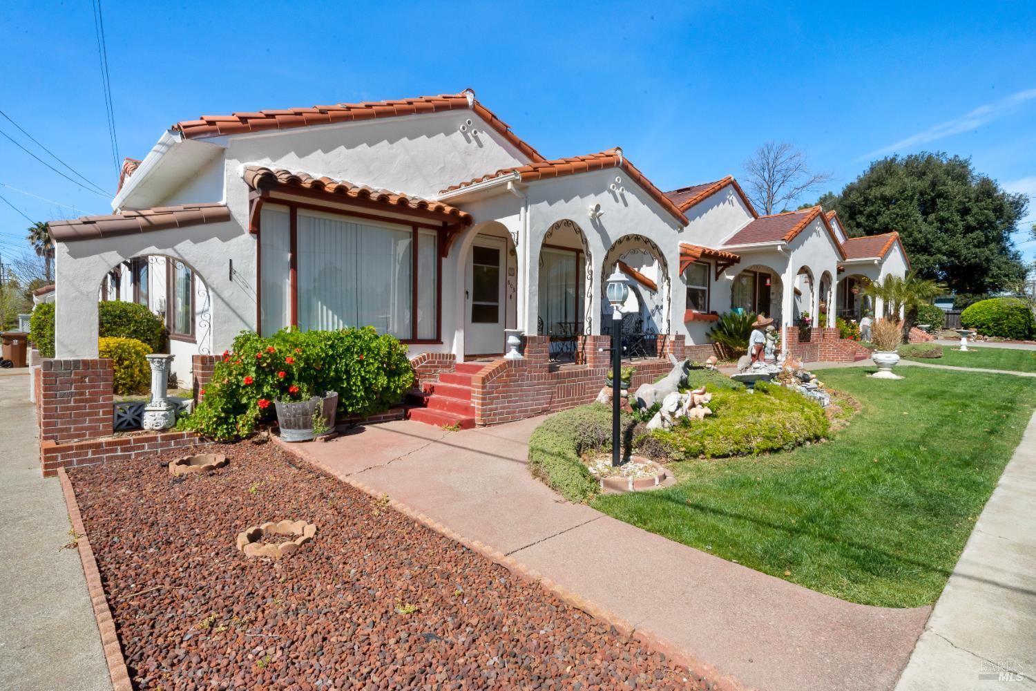 Detail Gallery Image 7 of 27 For 803 E 5th St, Benicia,  CA 94510 - 6 Beds | 4/1 Baths