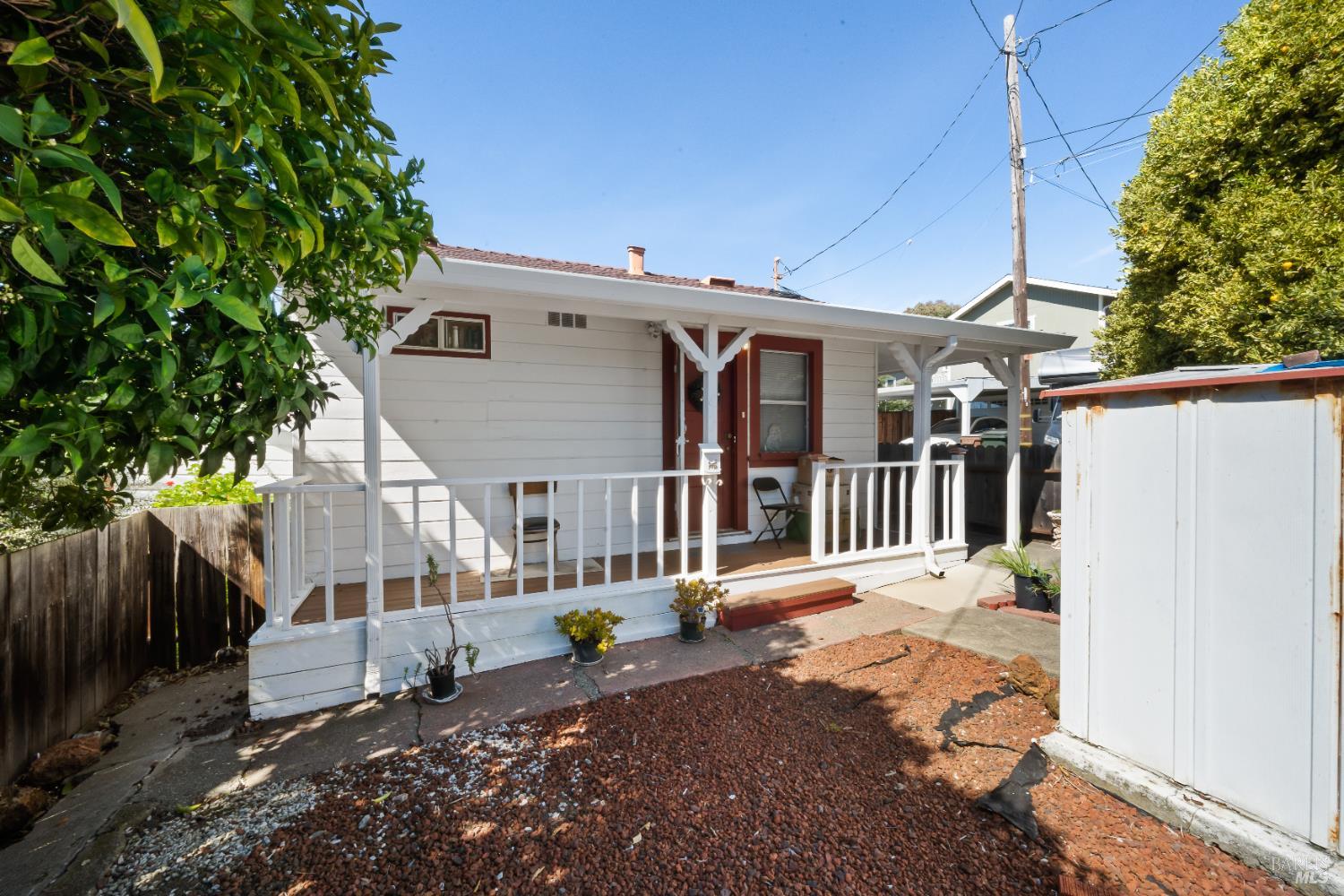 Detail Gallery Image 11 of 27 For 803 E 5th St, Benicia,  CA 94510 - 6 Beds | 4/1 Baths