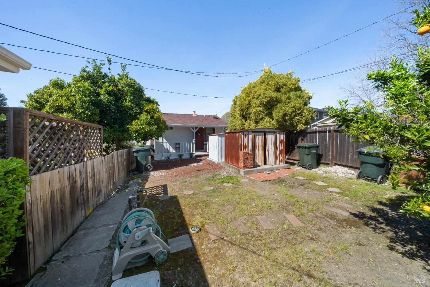 Detail Gallery Image 10 of 27 For 803 E 5th St, Benicia,  CA 94510 - 6 Beds | 4/1 Baths