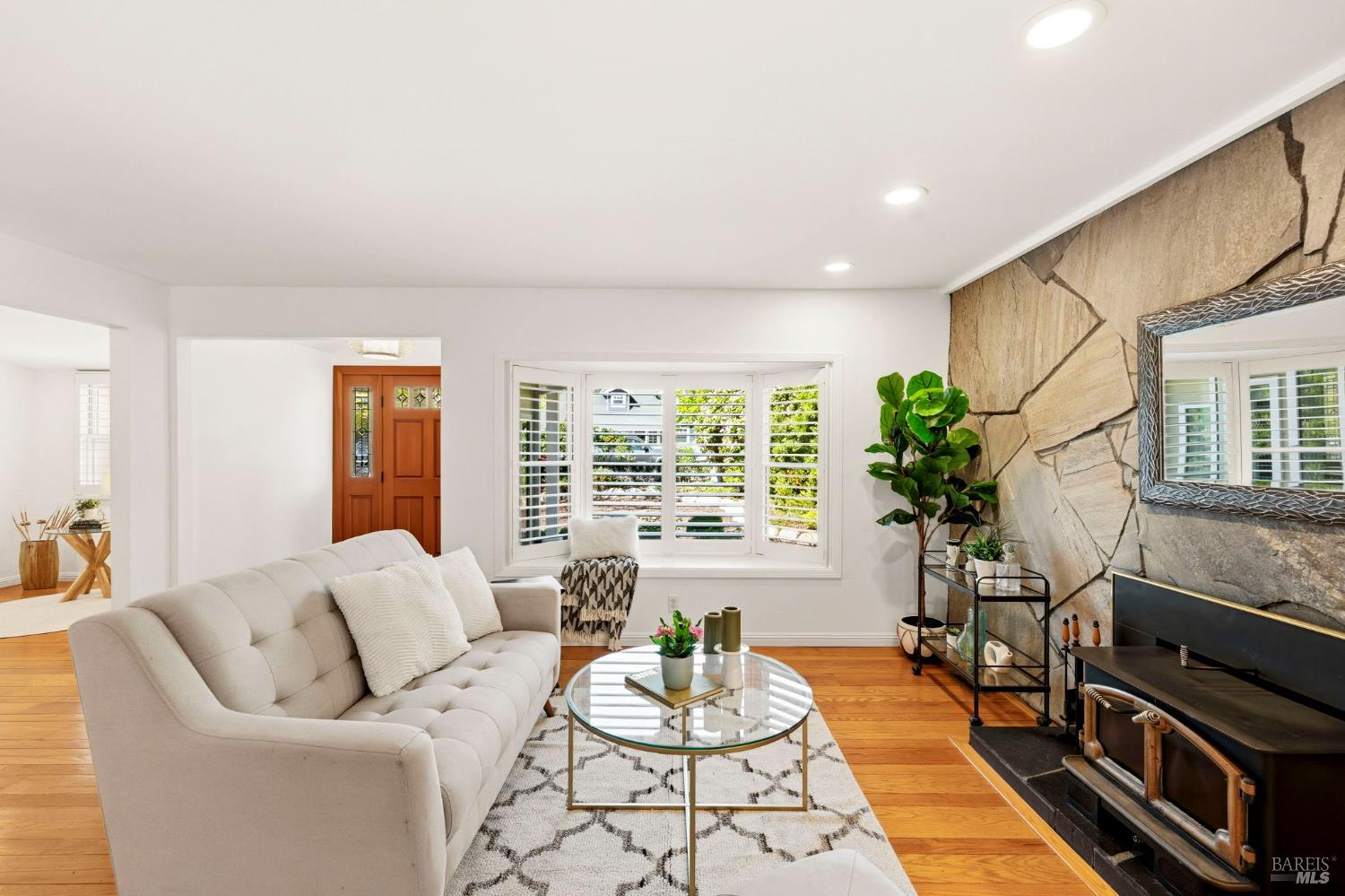 Detail Gallery Image 9 of 93 For 184 Cobblestone Dr, San Rafael,  CA 94903 - 4 Beds | 2 Baths