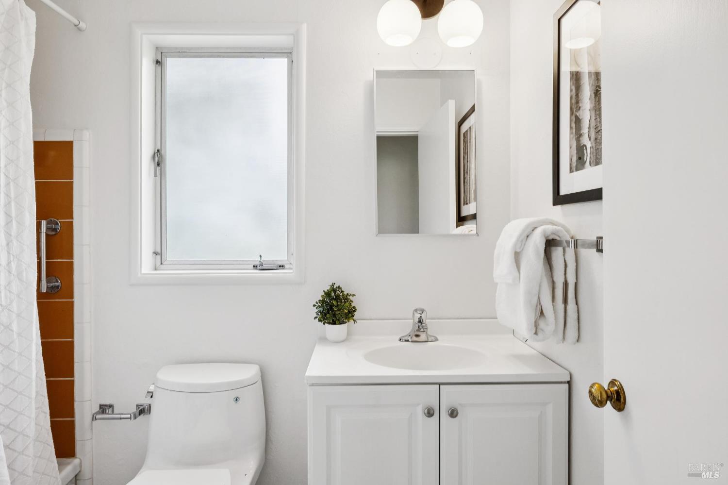 Detail Gallery Image 29 of 52 For 95 Ridge Rd, San Anselmo,  CA 94960 - 2 Beds | 1/1 Baths