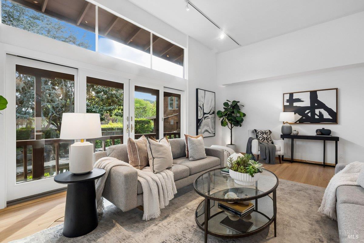 Detail Gallery Image 5 of 76 For 42 Underhill Rd, Mill Valley,  CA 94941 - 3 Beds | 2/1 Baths