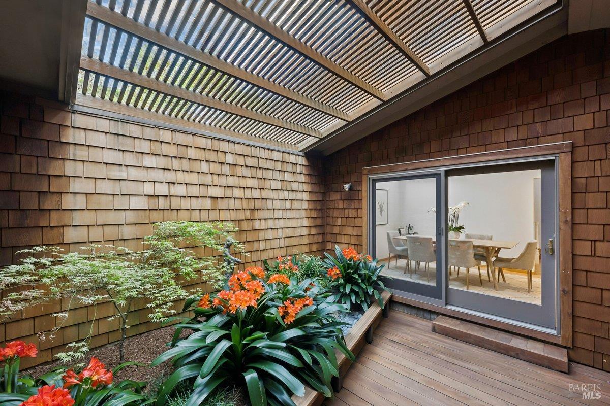 Detail Gallery Image 18 of 76 For 42 Underhill Rd, Mill Valley,  CA 94941 - 3 Beds | 2/1 Baths