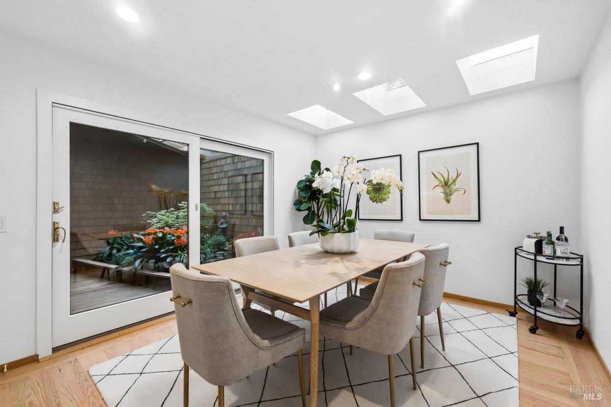 Detail Gallery Image 16 of 76 For 42 Underhill Rd, Mill Valley,  CA 94941 - 3 Beds | 2/1 Baths