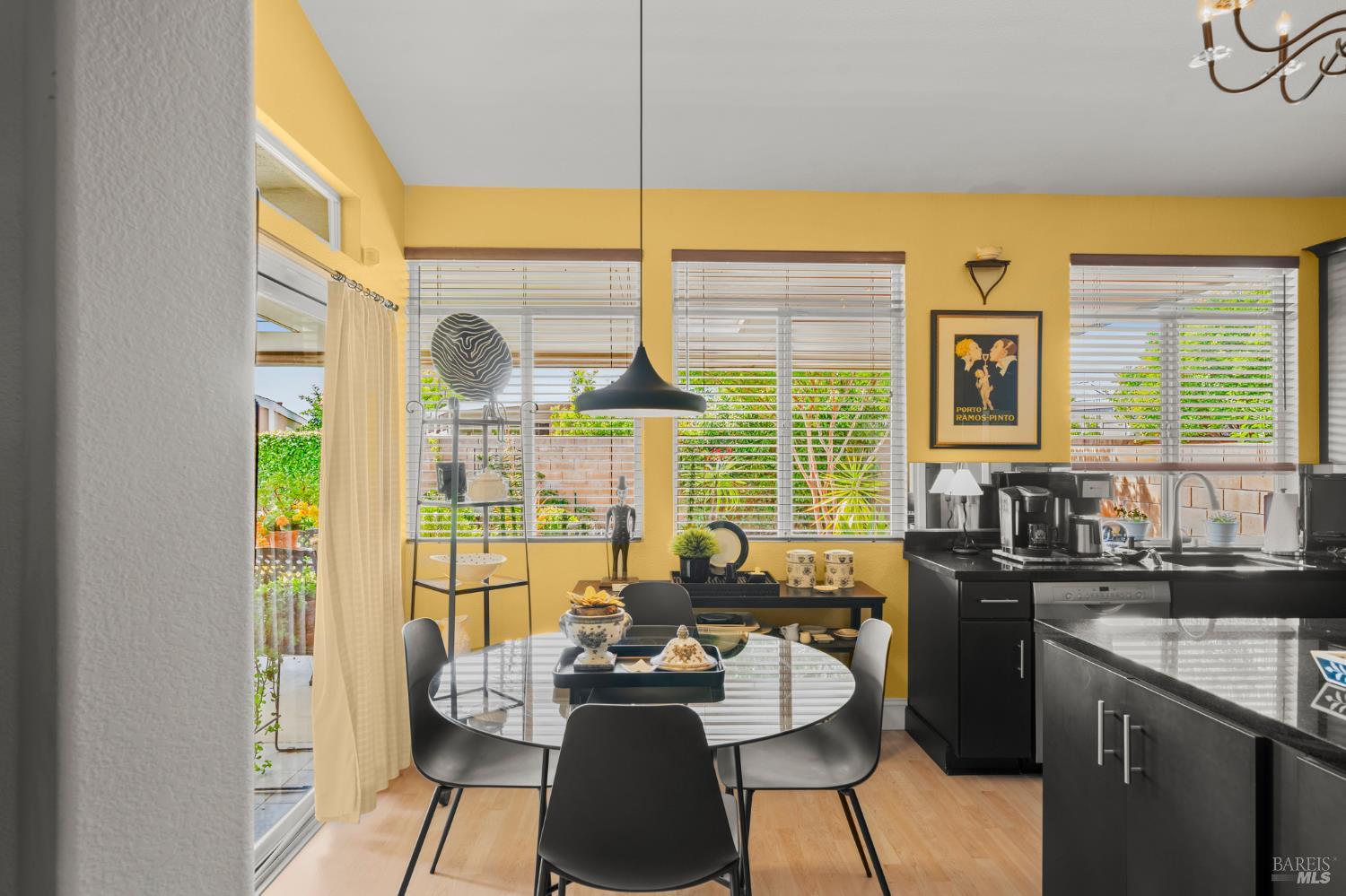 Detail Gallery Image 24 of 62 For 208 Mandarin Cir, Vacaville,  CA 95687 - 2 Beds | 2 Baths