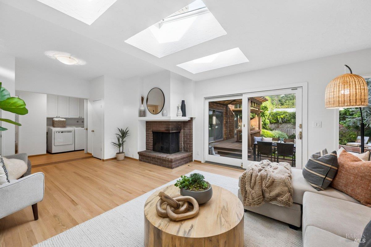 Detail Gallery Image 30 of 76 For 42 Underhill Rd, Mill Valley,  CA 94941 - 3 Beds | 2/1 Baths