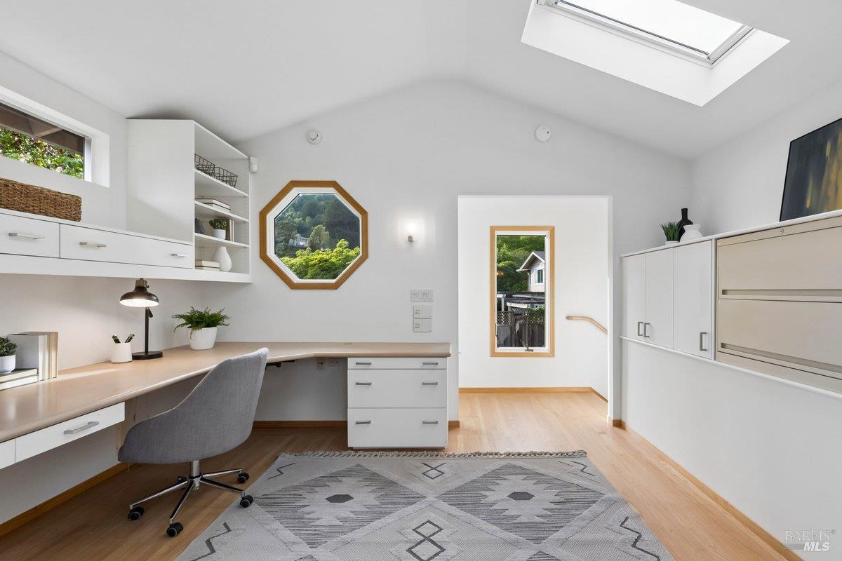 Detail Gallery Image 32 of 76 For 42 Underhill Rd, Mill Valley,  CA 94941 - 3 Beds | 2/1 Baths