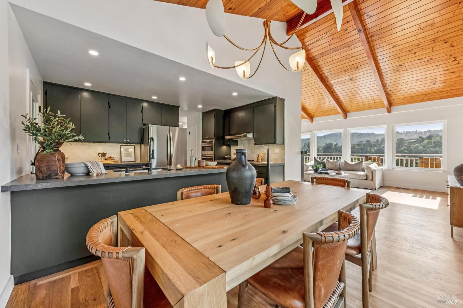 Detail Gallery Image 9 of 61 For 120 E Manor Dr, Mill Valley,  CA 94941 - 3 Beds | 3 Baths