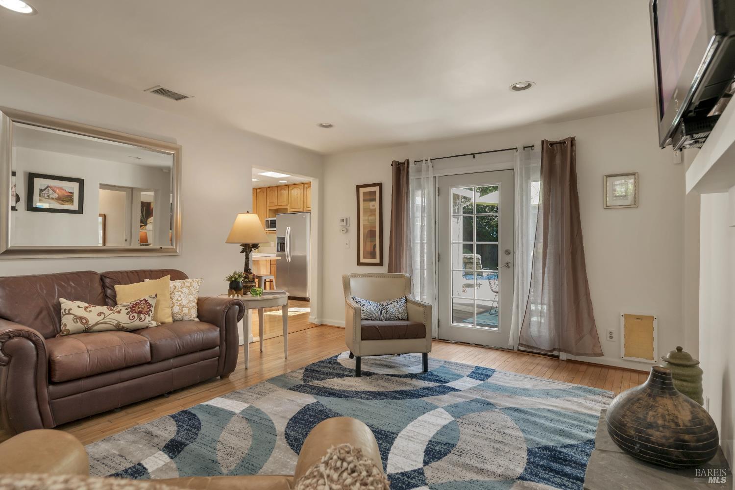 Detail Gallery Image 7 of 47 For 550 Thomson Ave, Sonoma,  CA 95476 - 2 Beds | 1 Baths