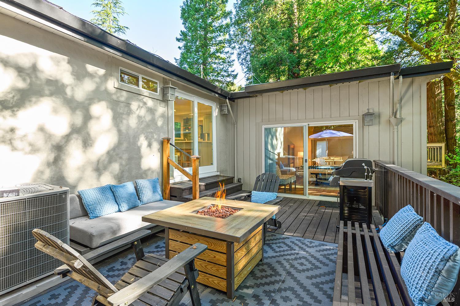 Detail Gallery Image 2 of 36 For 16017 Palo Alto Dr, Guerneville,  CA 95446 - 2 Beds | 2 Baths