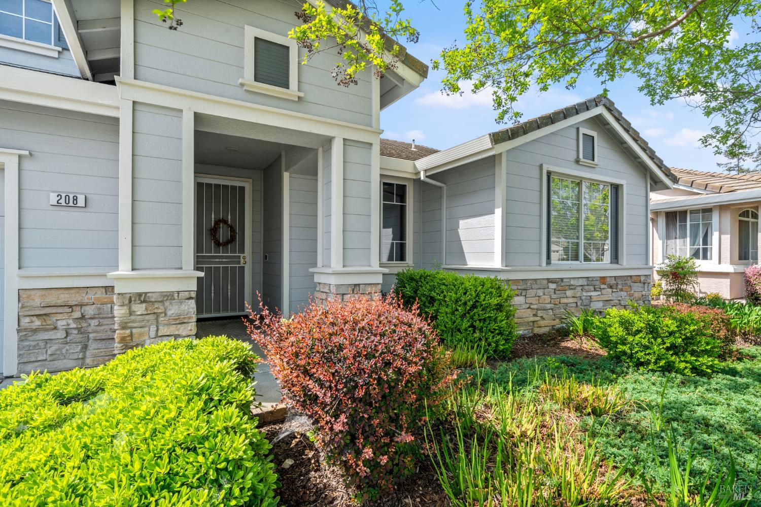 Detail Gallery Image 5 of 62 For 208 Mandarin Cir, Vacaville,  CA 95687 - 2 Beds | 2 Baths